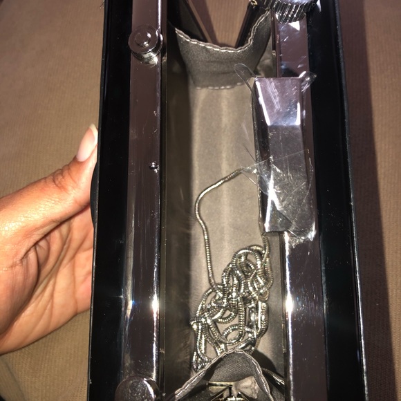 New Compact Handbag In The Shape Of A Camera - Picture 7 of 8